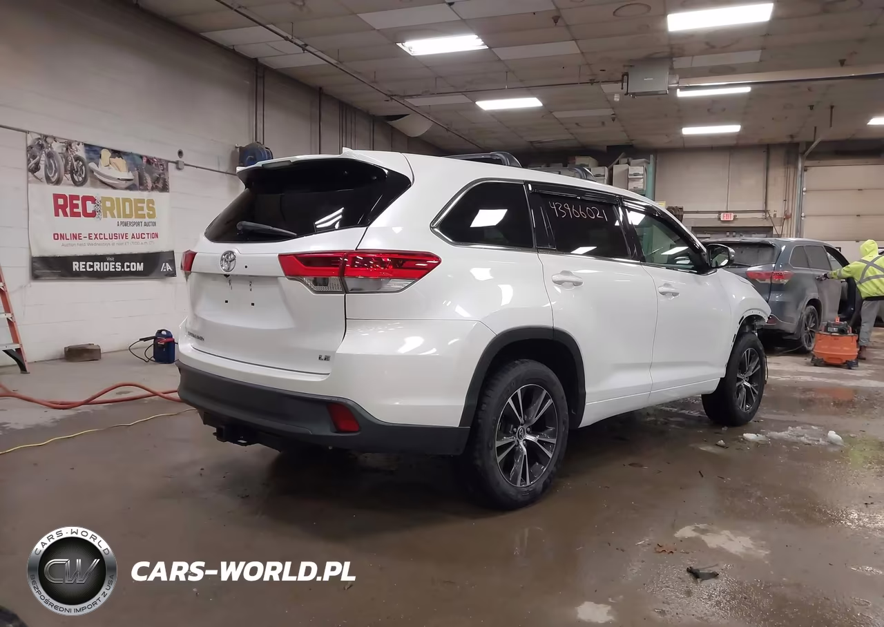 2017 Toyota Highlander Le Plus VIN:5TDZZRFH5HS218099 - 4