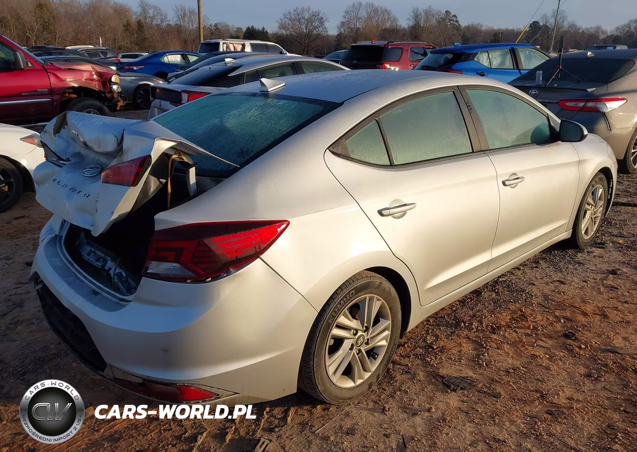 2019 Hyundai Elantra Sel VIN:5NPD84LF7KH427389 - 4