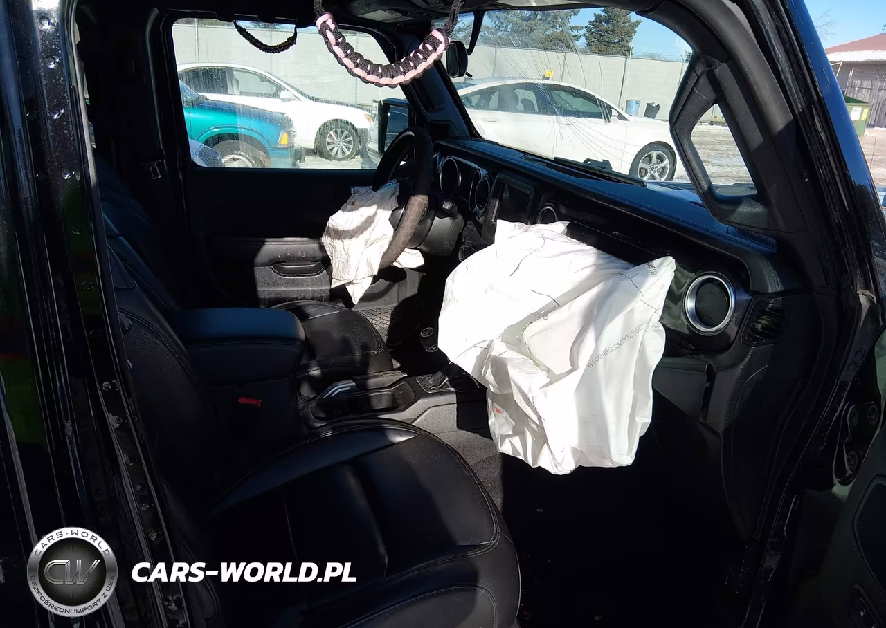 2020 Jeep Wrangler Unlimited Sahara Altitude VIN:1C4HJXEN9LW348040 - 5