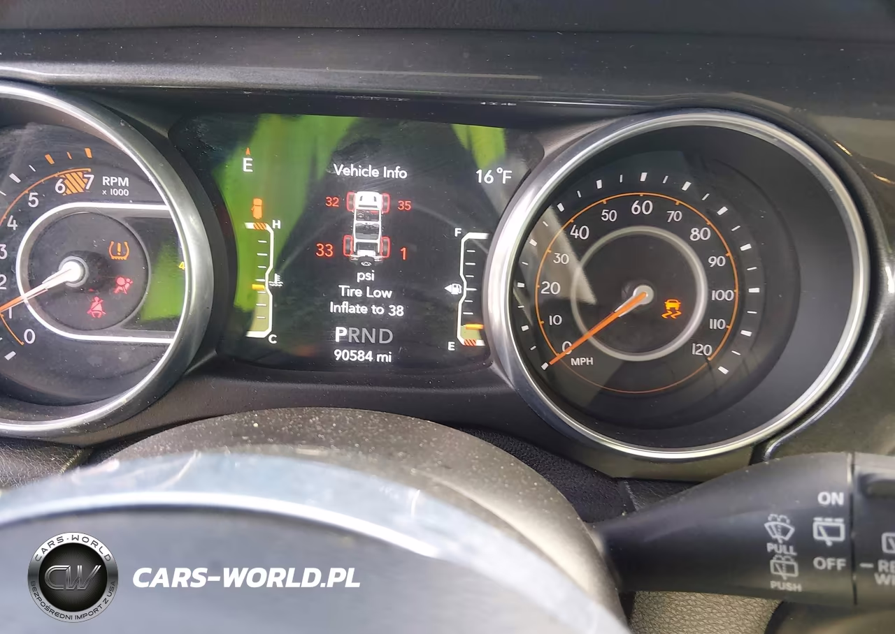 2020 Jeep Wrangler Unlimited Sahara Altitude VIN:1C4HJXEN9LW348040 - 7