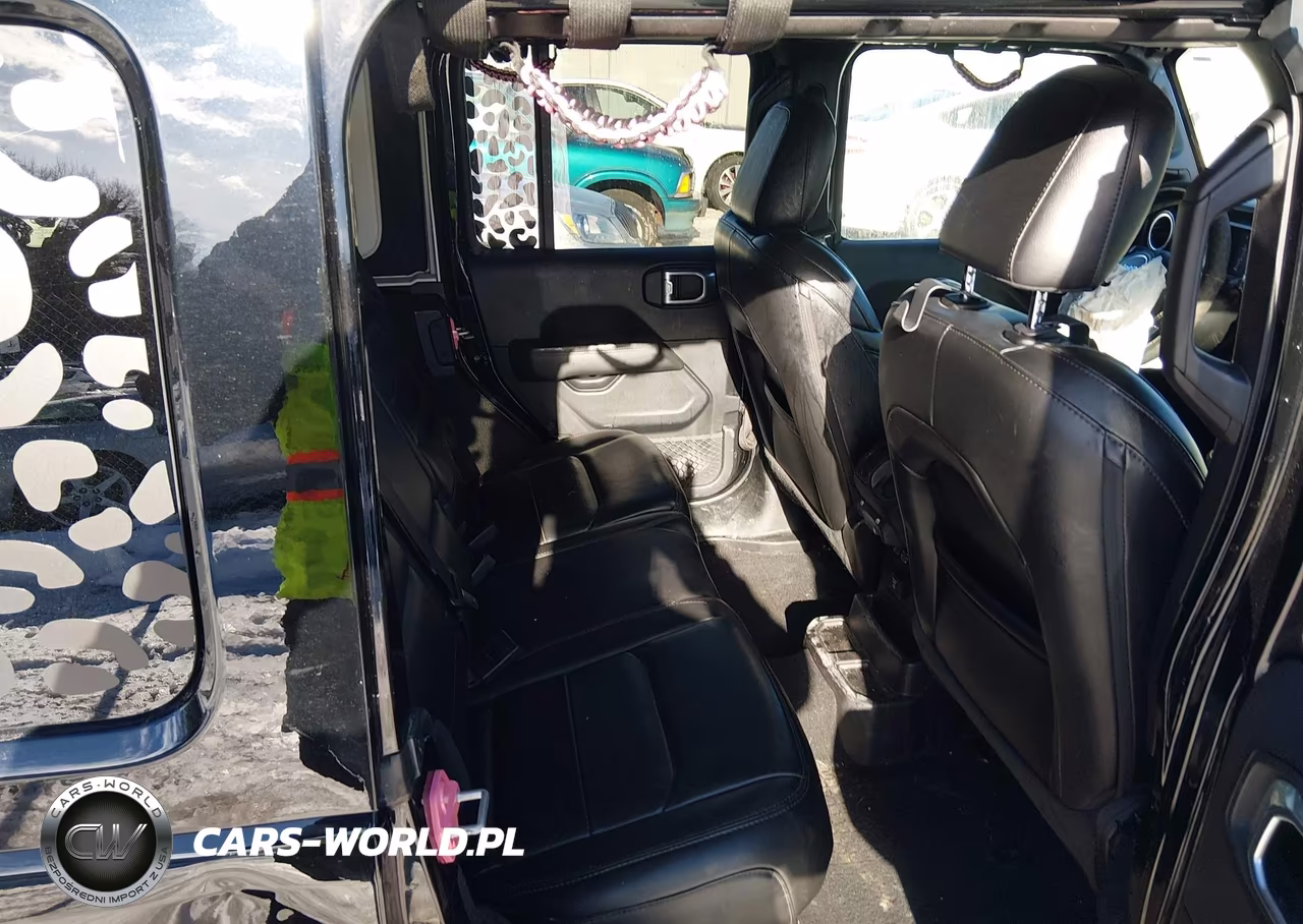 2020 Jeep Wrangler Unlimited Sahara Altitude VIN:1C4HJXEN9LW348040 - 8