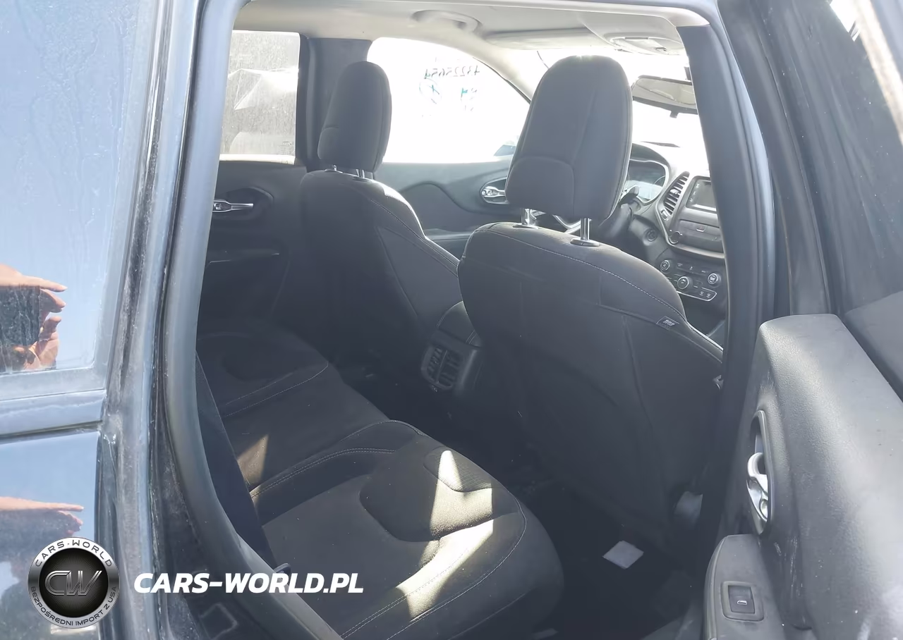 2015 Jeep Cherokee Latitude VIN:1C4PJLCB4FW781525 - 8