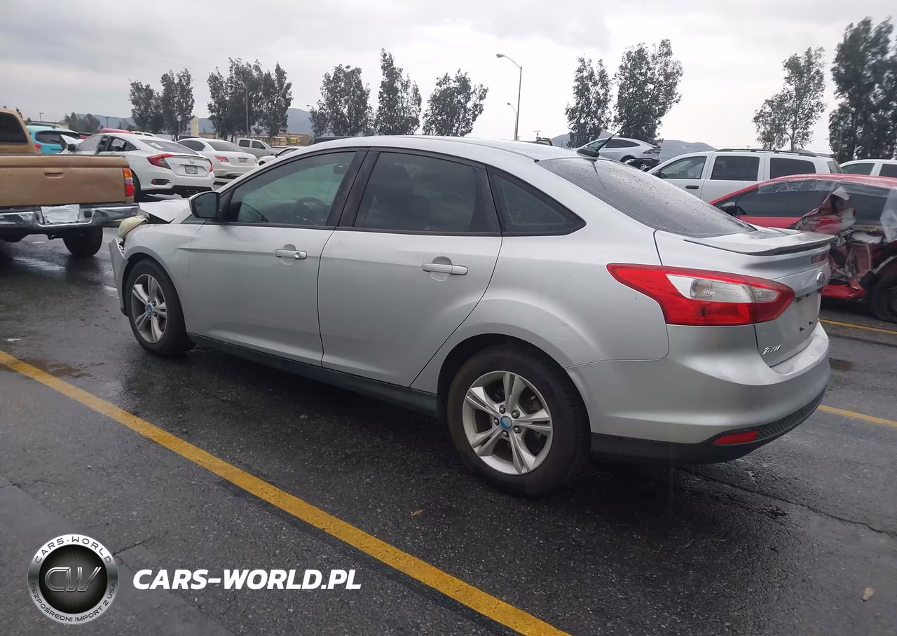 2012 Ford Focus Se VIN:1FAHP3F27CL250885 - 3