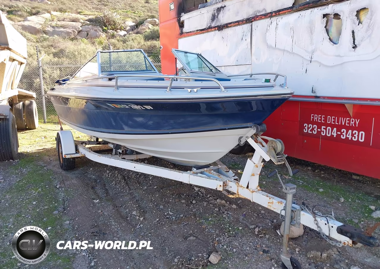 1985 Four Winns 19 Foot Boat