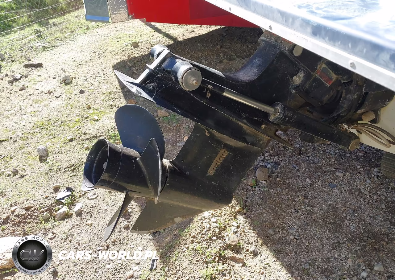 1985 Four Winns 19 Foot Boat VIN:4WNMF373A585 - 11
