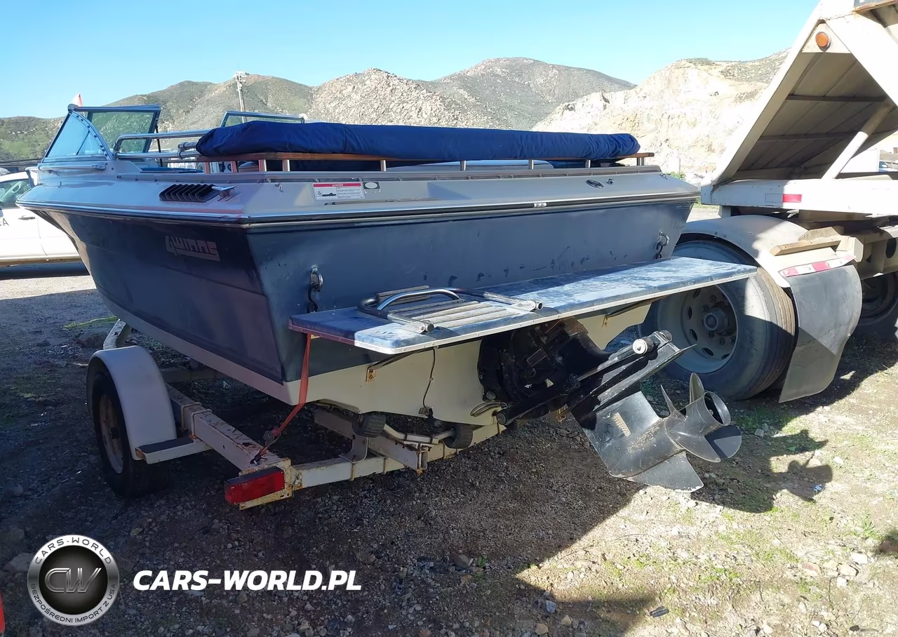 1985 Four Winns 19 Foot Boat VIN:4WNMF373A585 - 3
