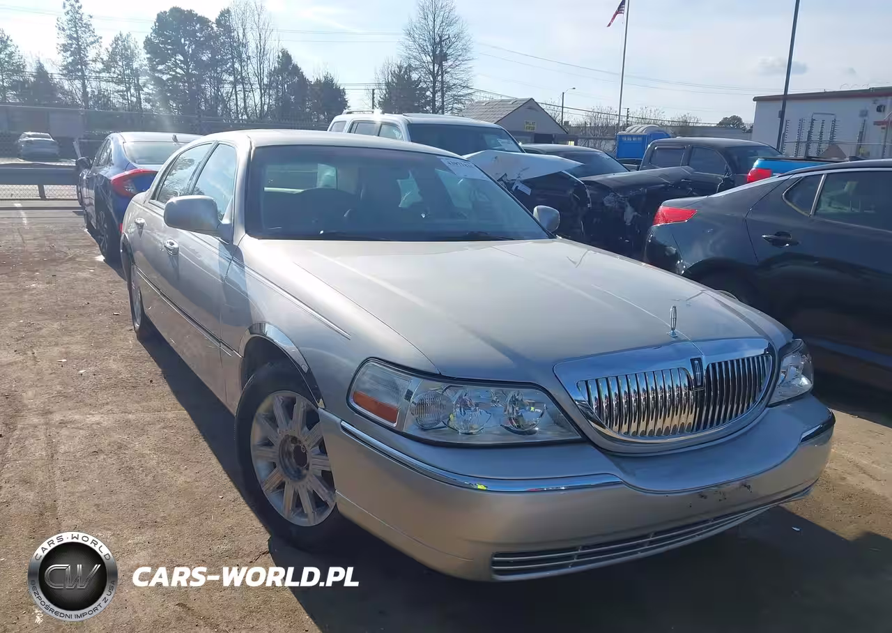2007 Lincoln Town Car Signature Limited