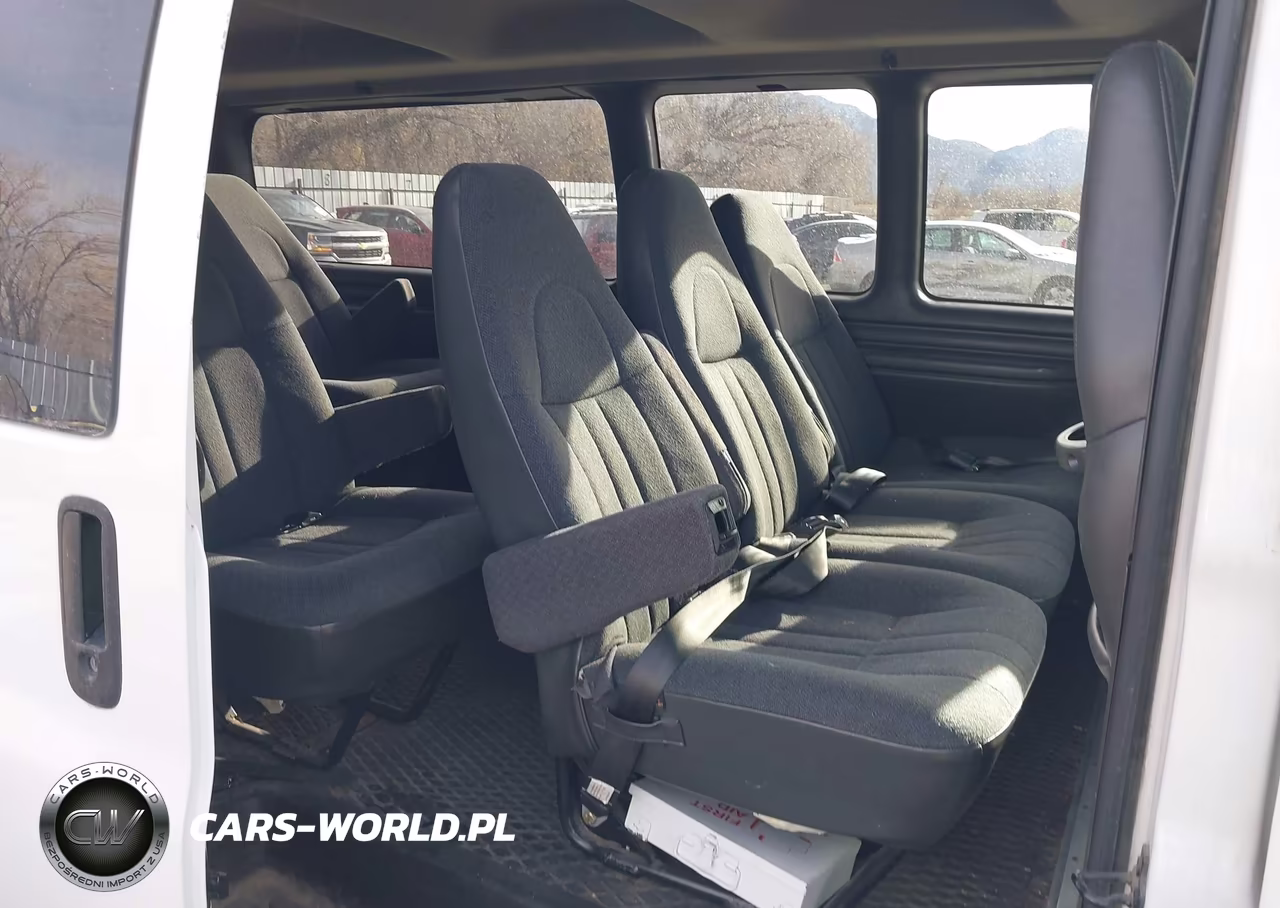 2002 Chevrolet Express VIN:1GAHG39R021238888 - 8