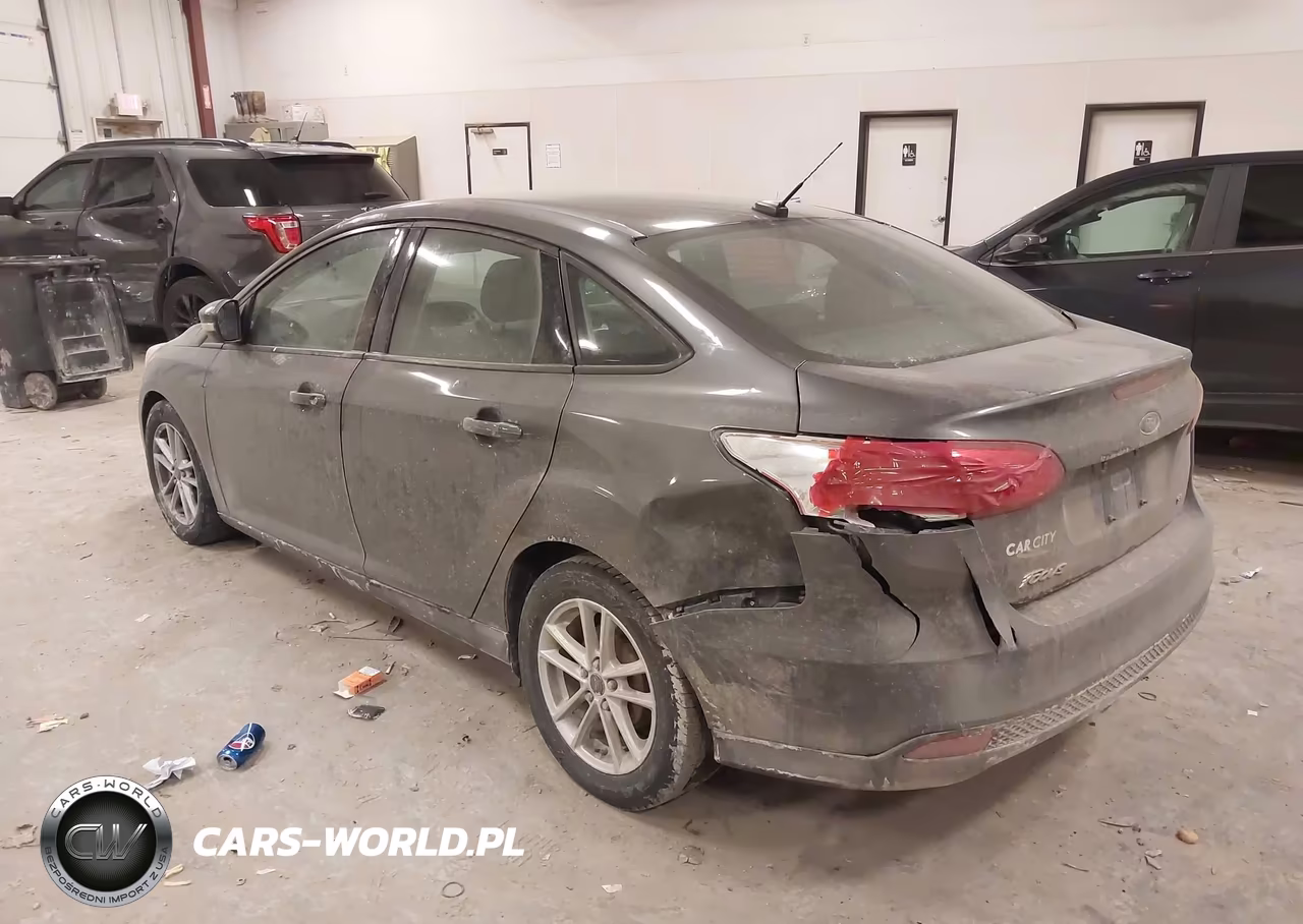 2017 Ford Focus Se VIN:1FADP3F27HL296772 - 3