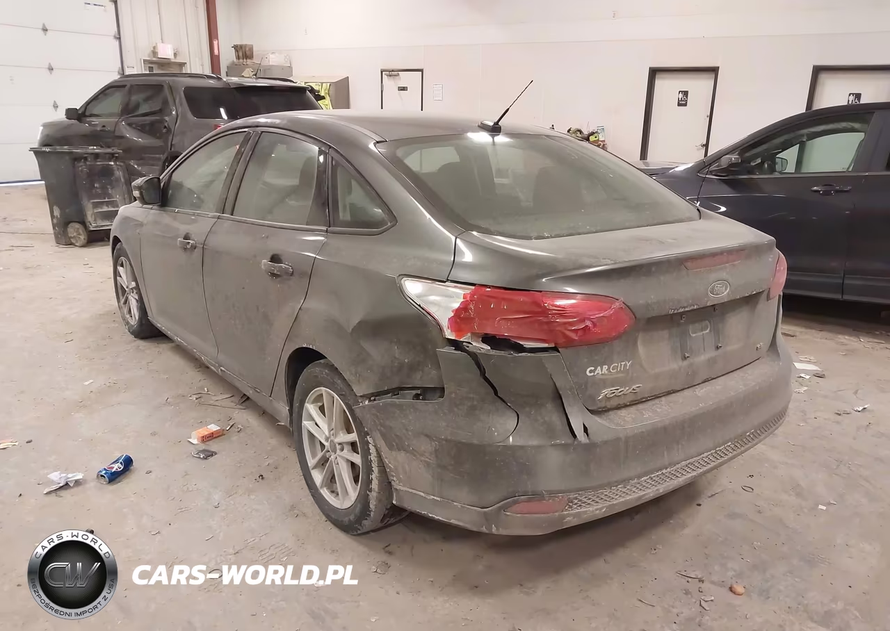 2017 Ford Focus Se VIN:1FADP3F27HL296772 - 6