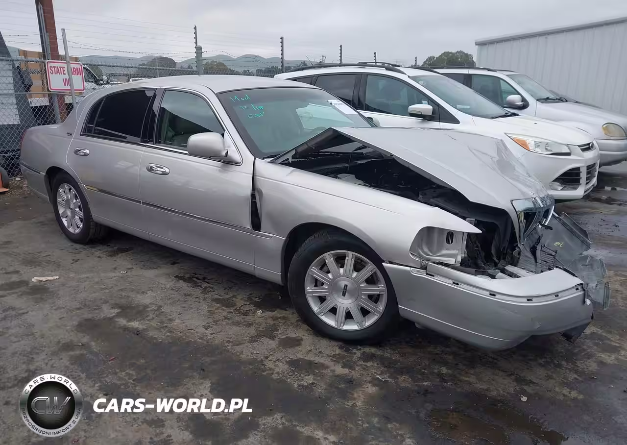 2010 Lincoln Town Car Signature Limited