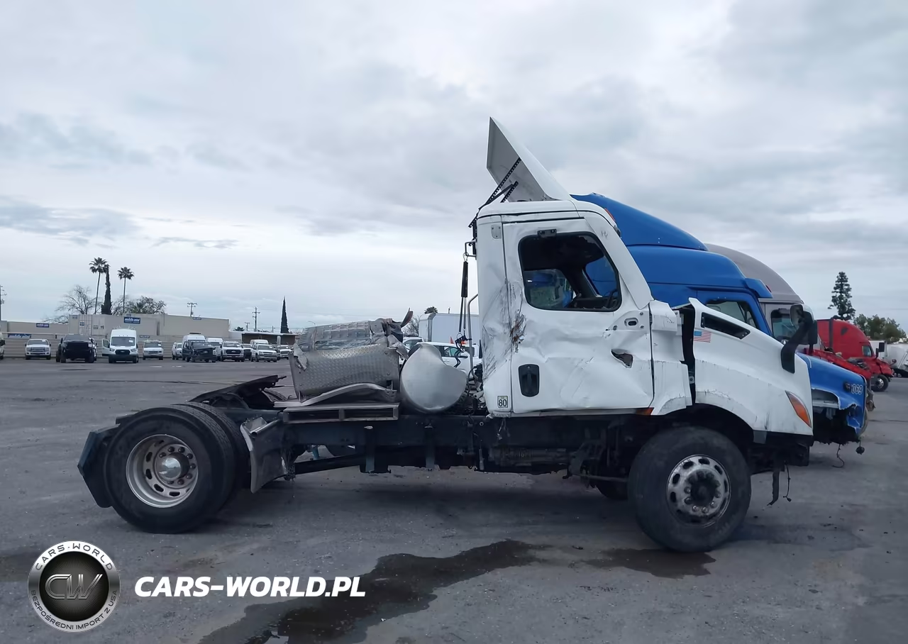 2021 Freightliner Cascadia 2021 Freightliner Cascadia 4X2 S-A Day Cab Truck Tractor VIN:3AKBHSDV0MSMP1800 - 17