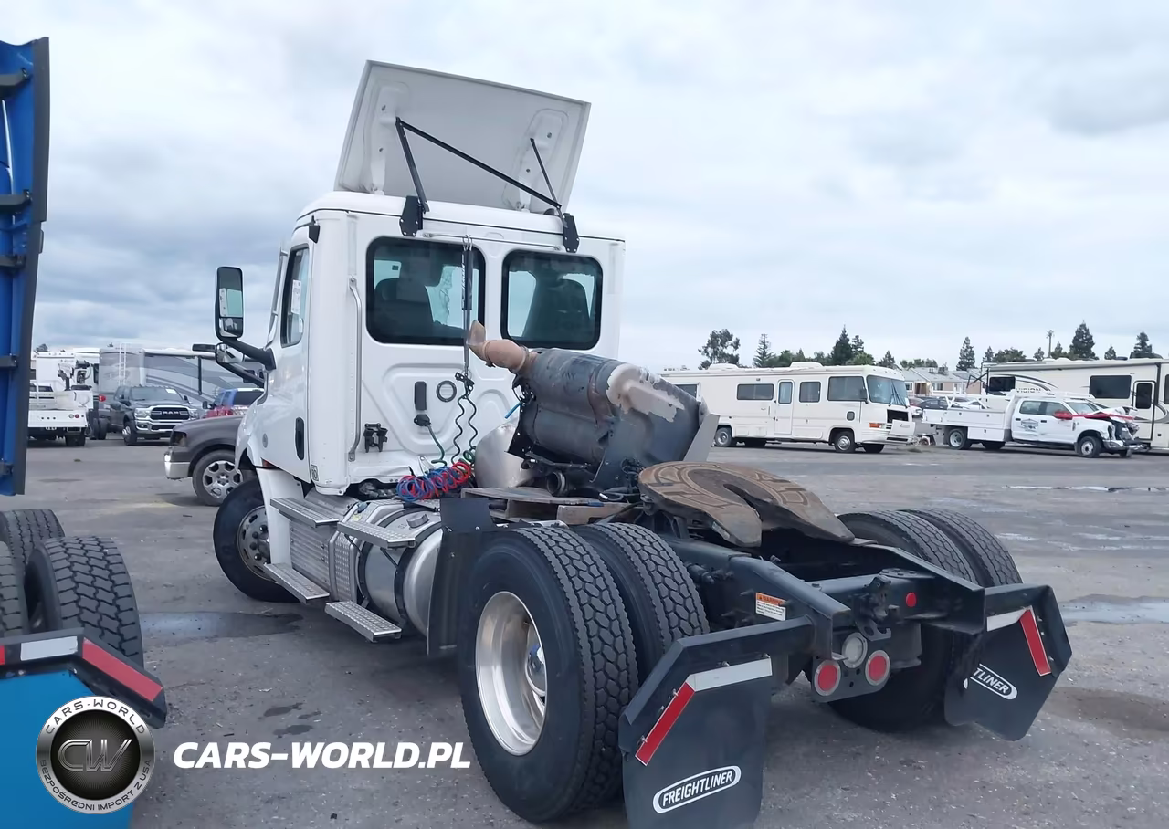 2021 Freightliner Cascadia 2021 Freightliner Cascadia 4X2 S-A Day Cab Truck Tractor VIN:3AKBHSDV0MSMP1800 - 3