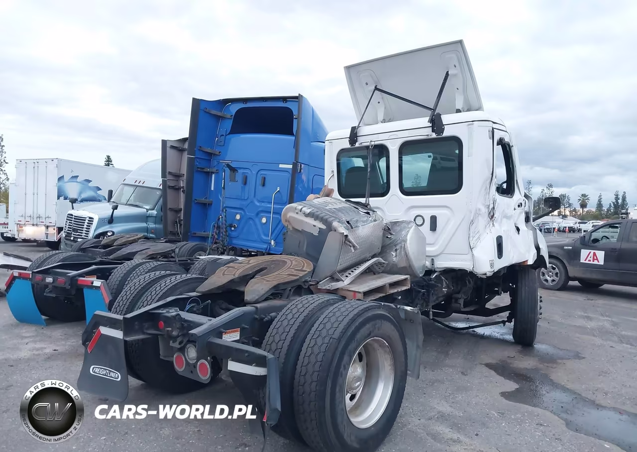 2021 Freightliner Cascadia 2021 Freightliner Cascadia 4X2 S-A Day Cab Truck Tractor VIN:3AKBHSDV0MSMP1800 - 4