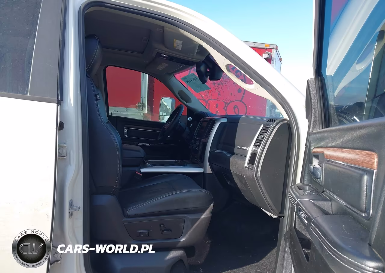 2018 Ram 3500 Laramie 4X4 8' Box VIN:3C63RRJL5JG361101 - 7