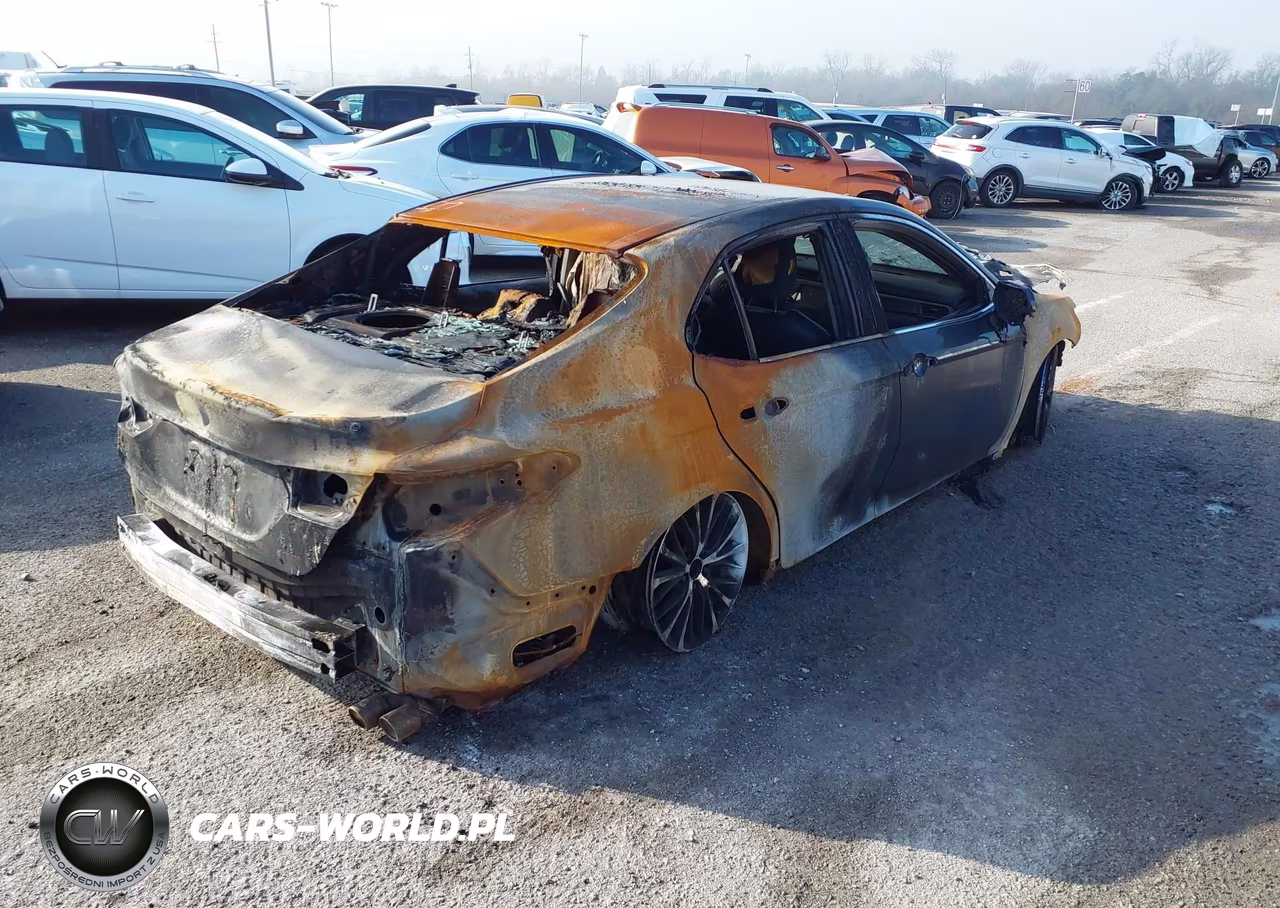 2018 Toyota Camry Se VIN:4T1B11HK2JU628522 - 4