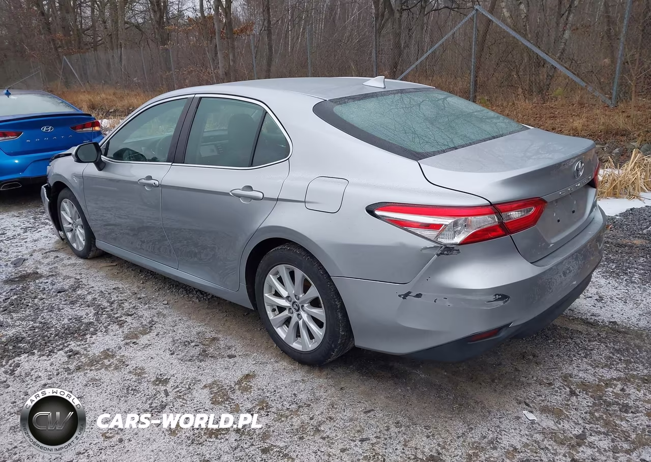 2020 Toyota Camry Le VIN:4T1C11AK3LU882628 - 3