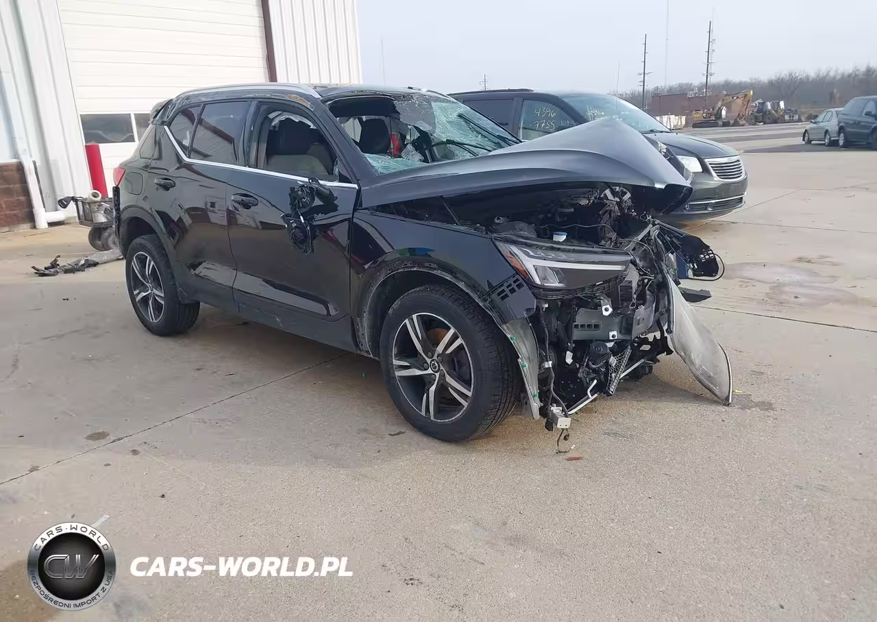 2024 Volvo Xc40 B5 Core Bright Theme-B5 Core Dark Theme