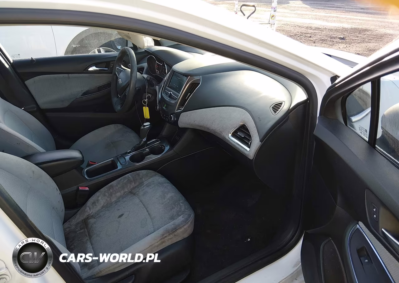 2019 Chevrolet Cruze Lt VIN:3G1BE6SM7KS542925 - 5