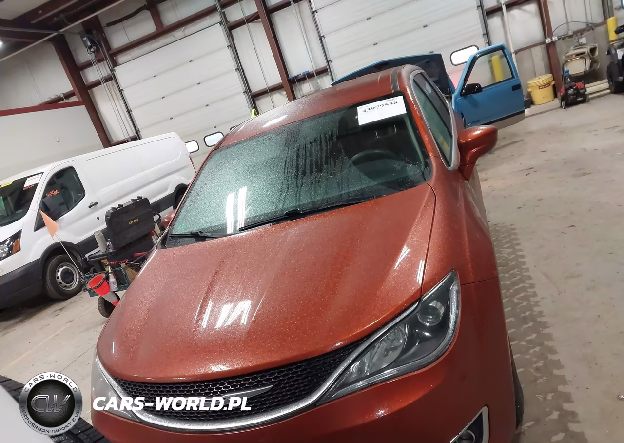 2018 Chrysler Pacifica Touring Plus VIN:2C4RC1FG9JR158952 - 12