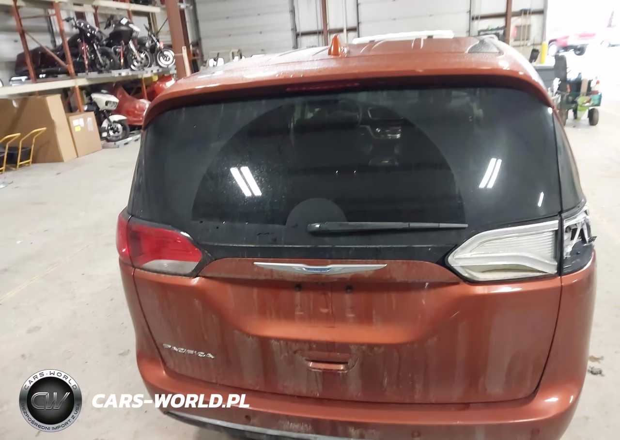 2018 Chrysler Pacifica Touring Plus VIN:2C4RC1FG9JR158952 - 16