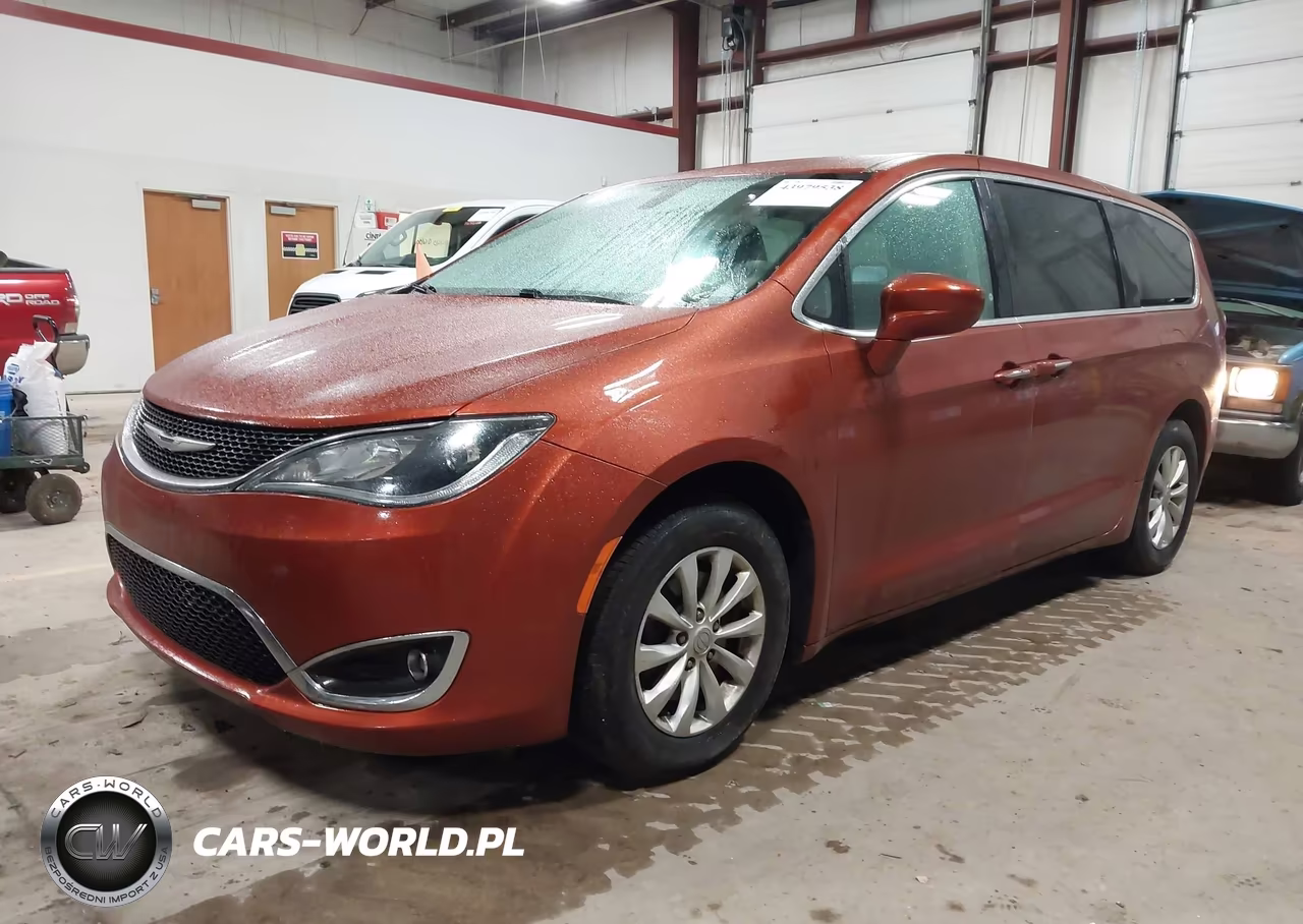 2018 Chrysler Pacifica Touring Plus VIN:2C4RC1FG9JR158952 - 2
