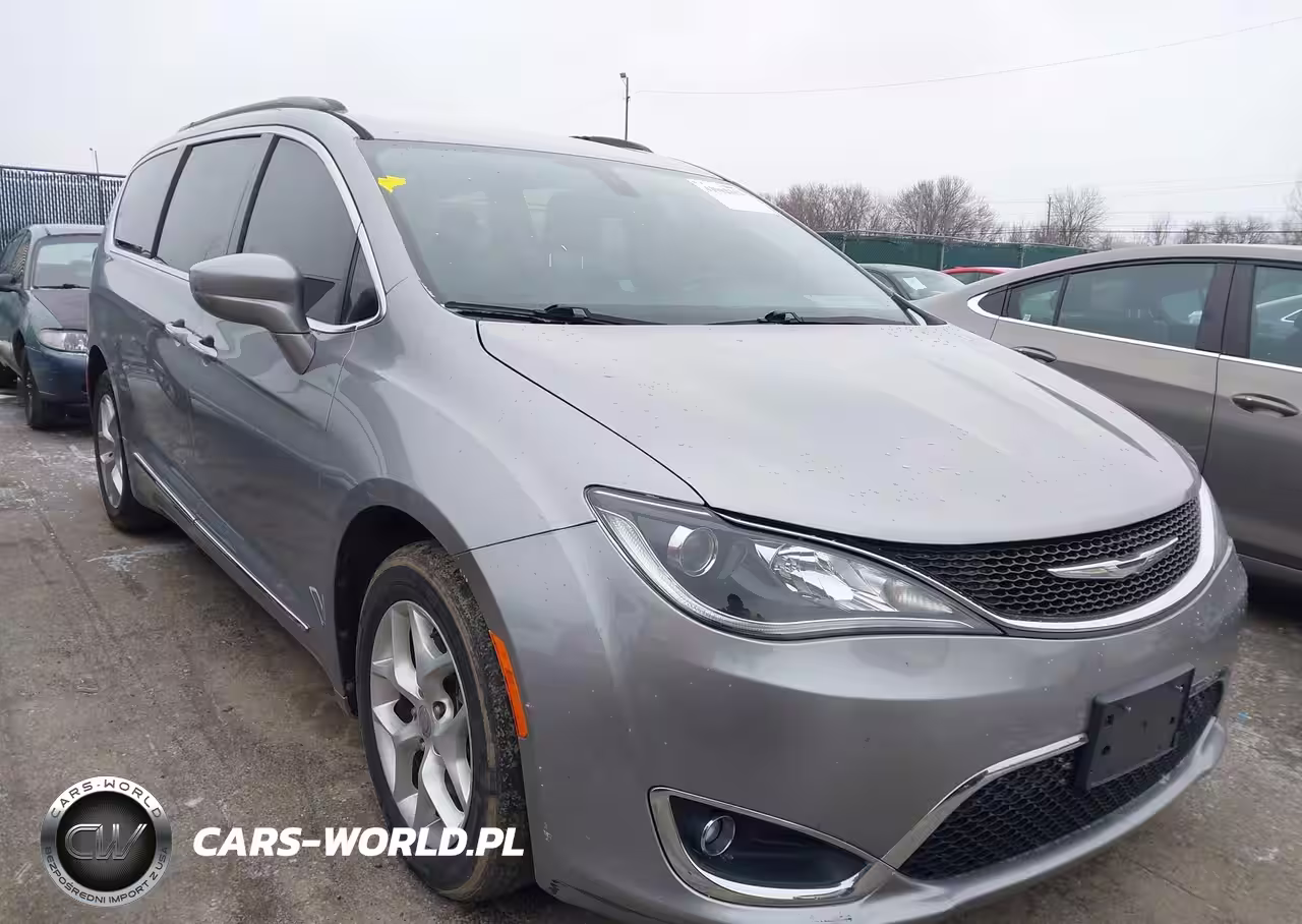 2017 Chrysler Pacifica Touring-L