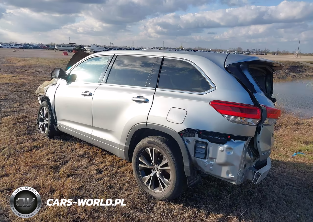 2018 Toyota Highlander Le VIN:5TDZARFHXJS038131 - 3