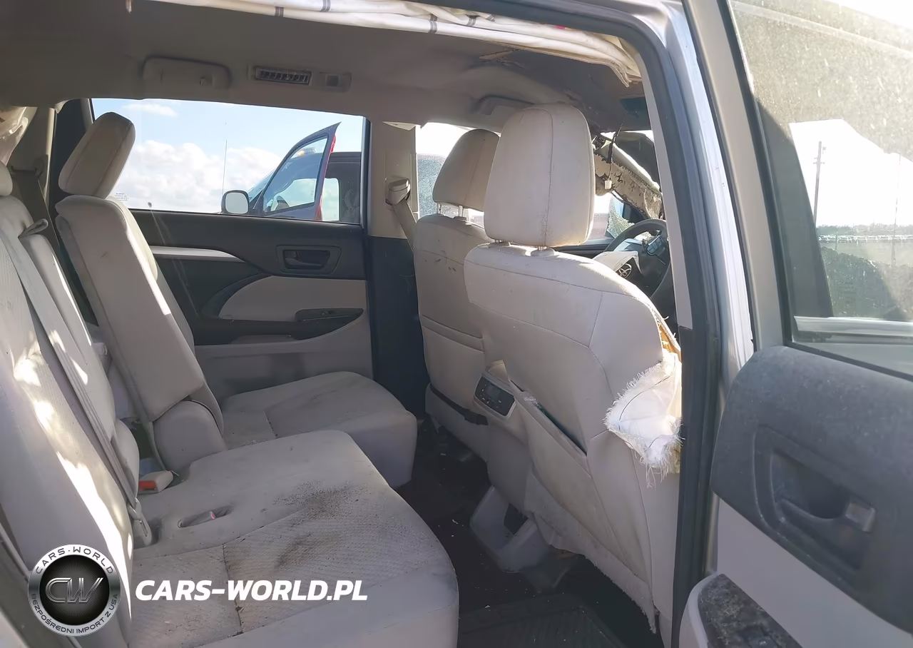 2018 Toyota Highlander Le VIN:5TDZARFHXJS038131 - 8