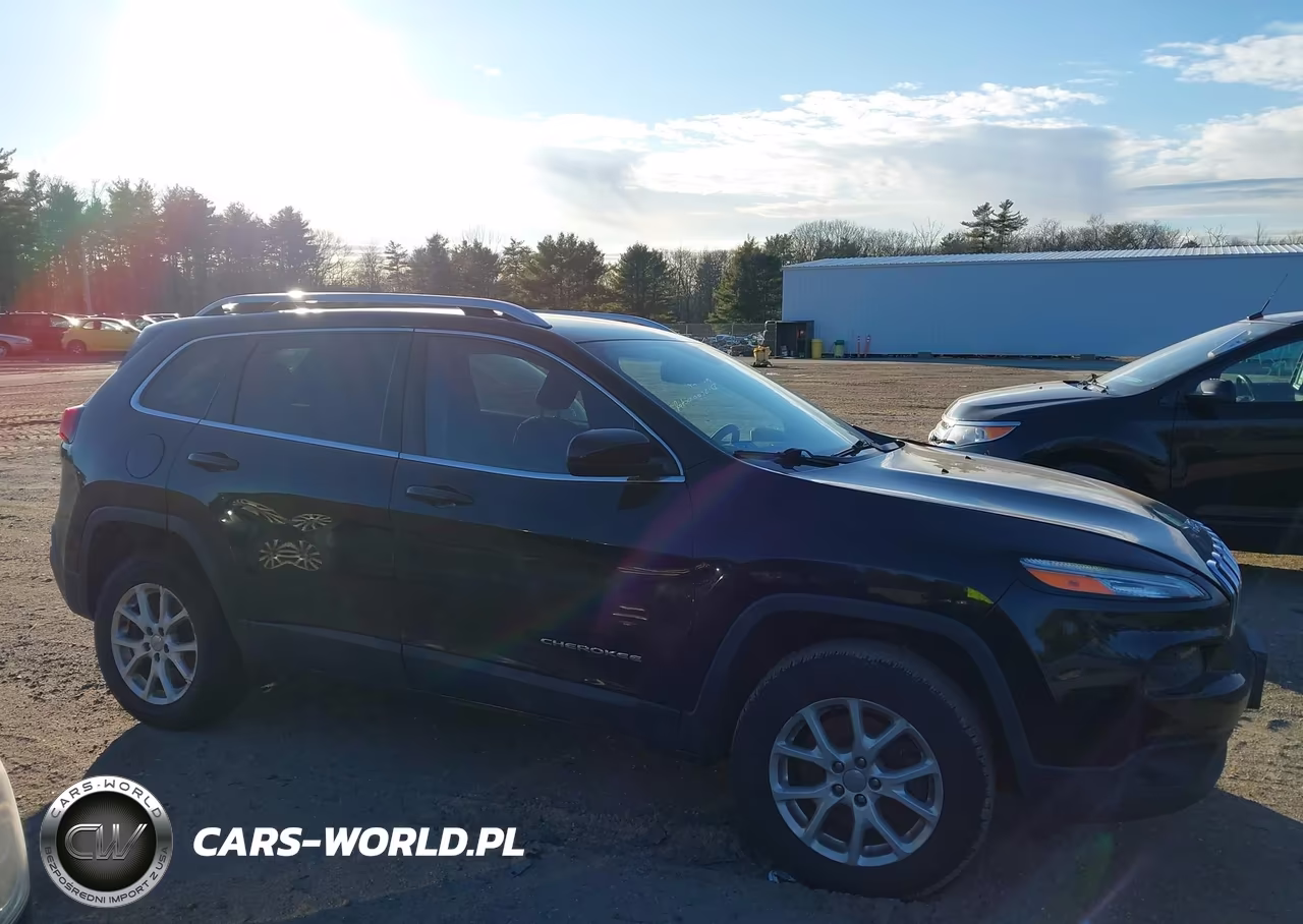 2017 Jeep Cherokee Latitude 4X4 VIN:1C4PJMCSXHW658238 - 13