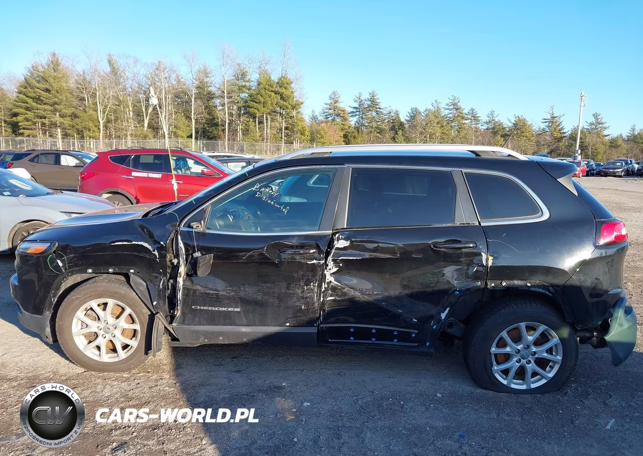 2017 Jeep Cherokee Latitude 4X4 VIN:1C4PJMCSXHW658238 - 14