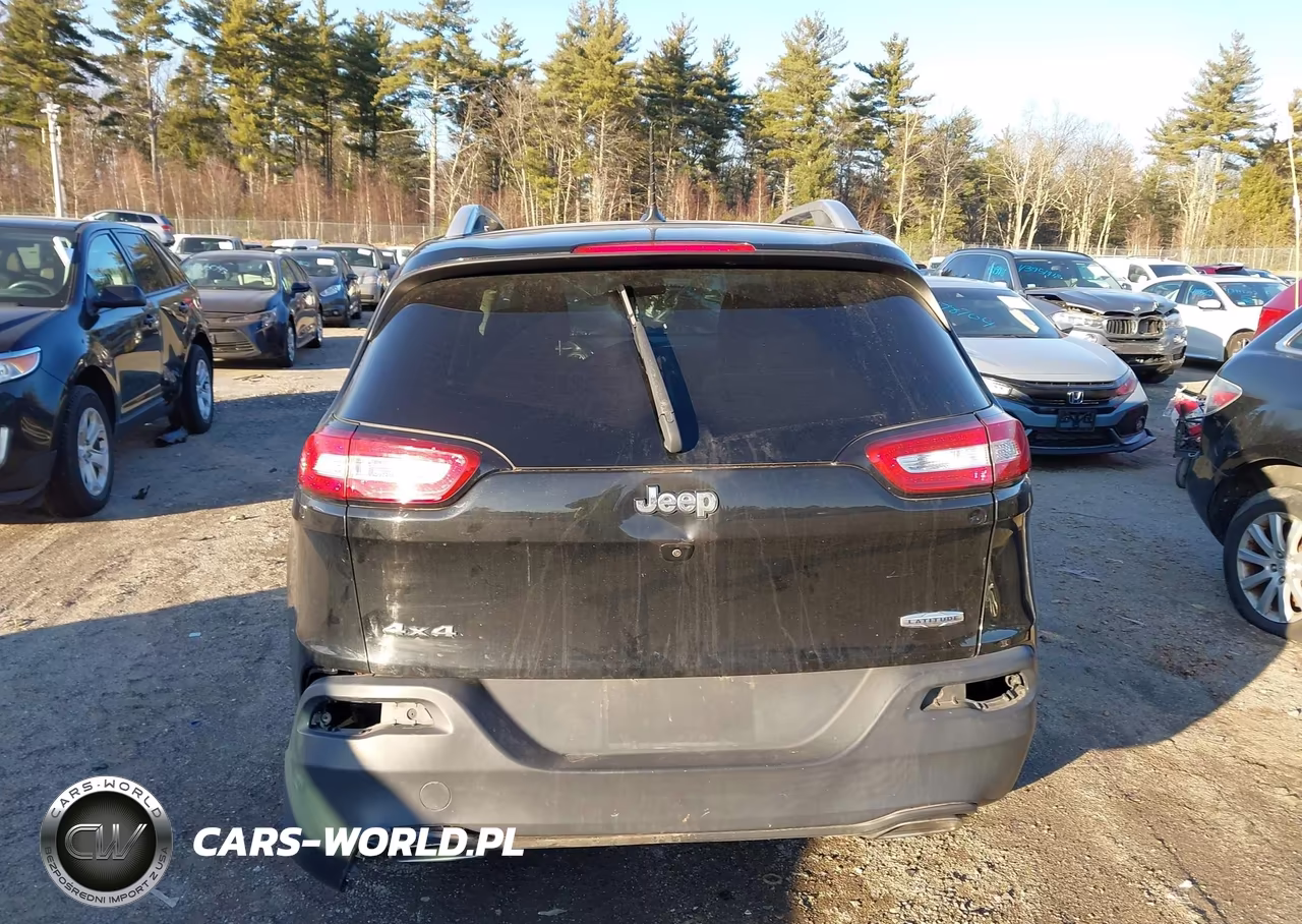 2017 Jeep Cherokee Latitude 4X4 VIN:1C4PJMCSXHW658238 - 16