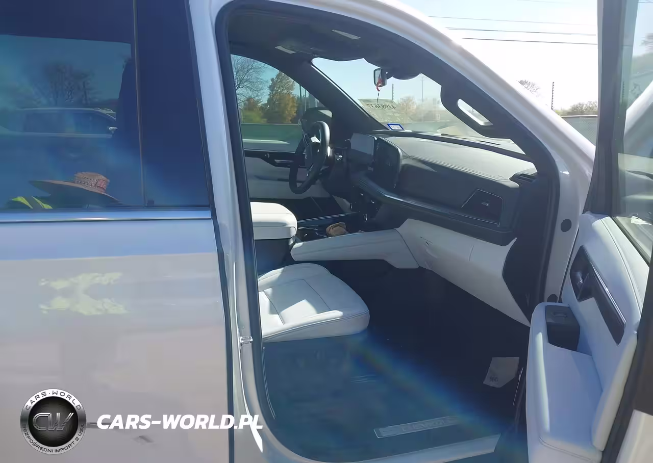 2025 Chevrolet Suburban 2Wd Premier VIN:1GNS5FRD8SR369388 - 5