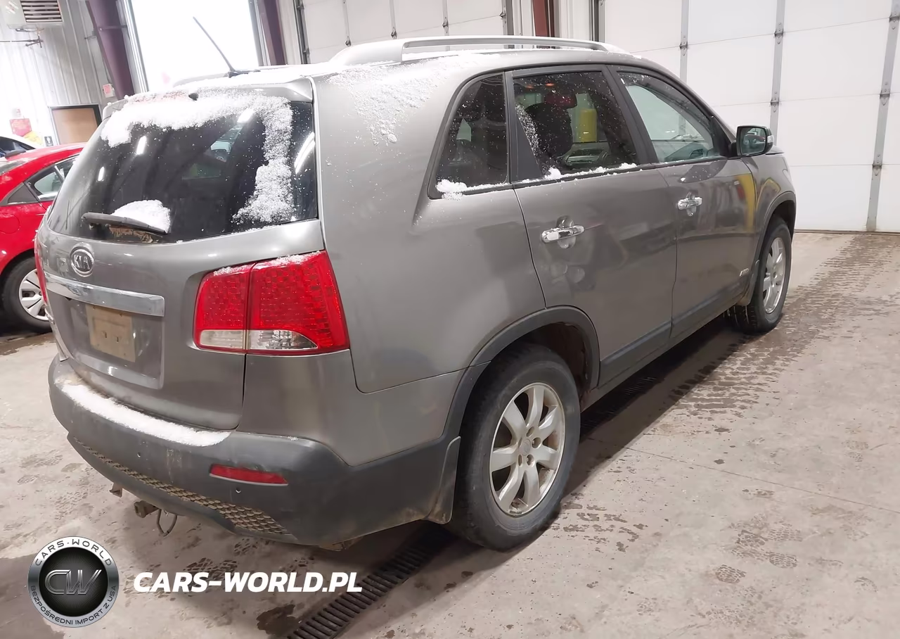 2011 Kia Sorento Lx VIN:5XYKTCA10BG166136 - 4