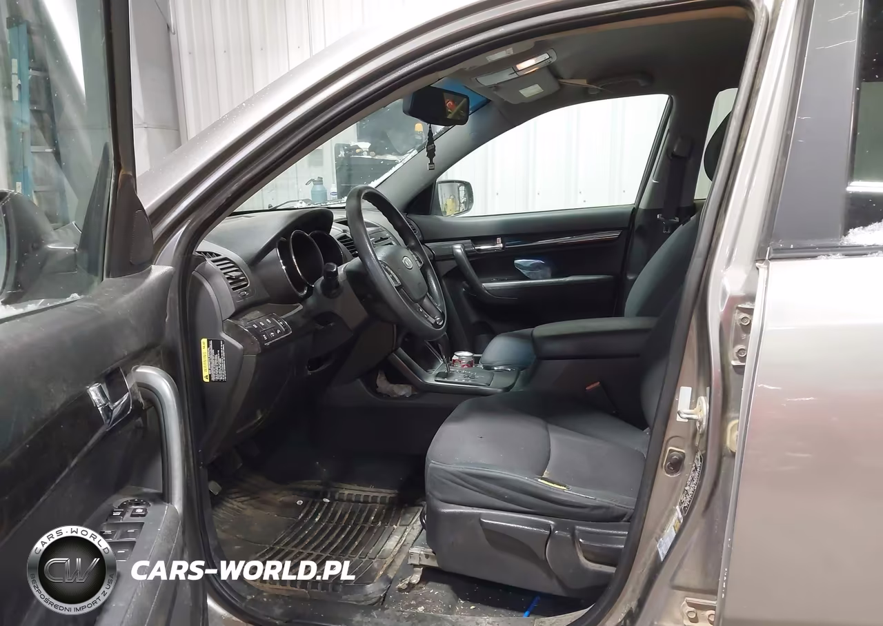 2011 Kia Sorento Lx VIN:5XYKTCA10BG166136 - 5