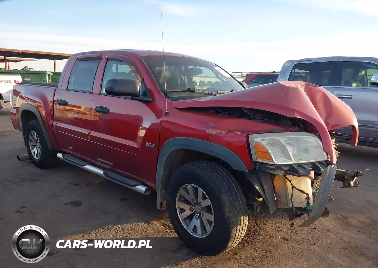 2006 Mitsubishi Raider Duro Cross V8