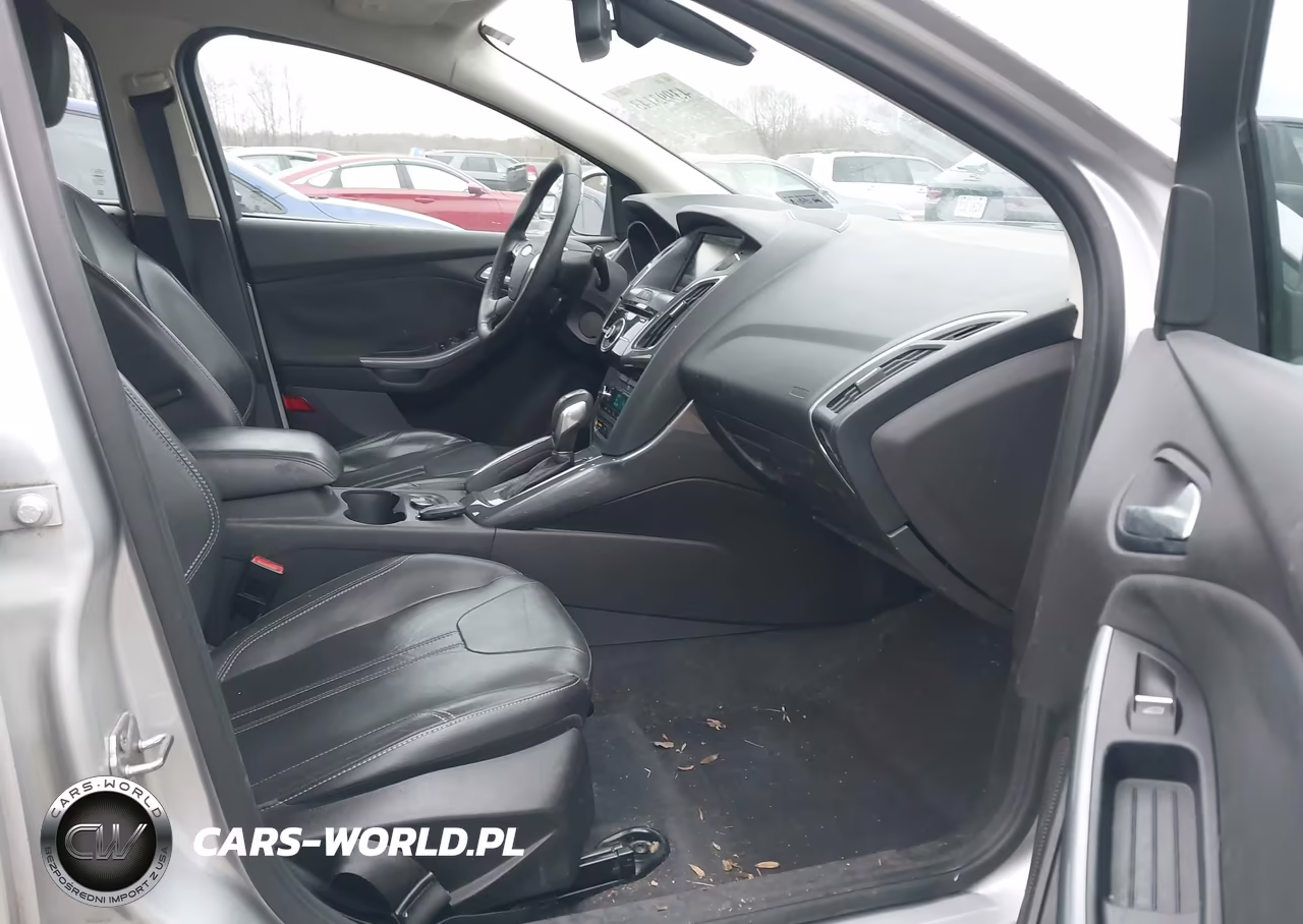 2012 Ford Focus Titanium VIN:1FAHP3N26CL308955 - 5