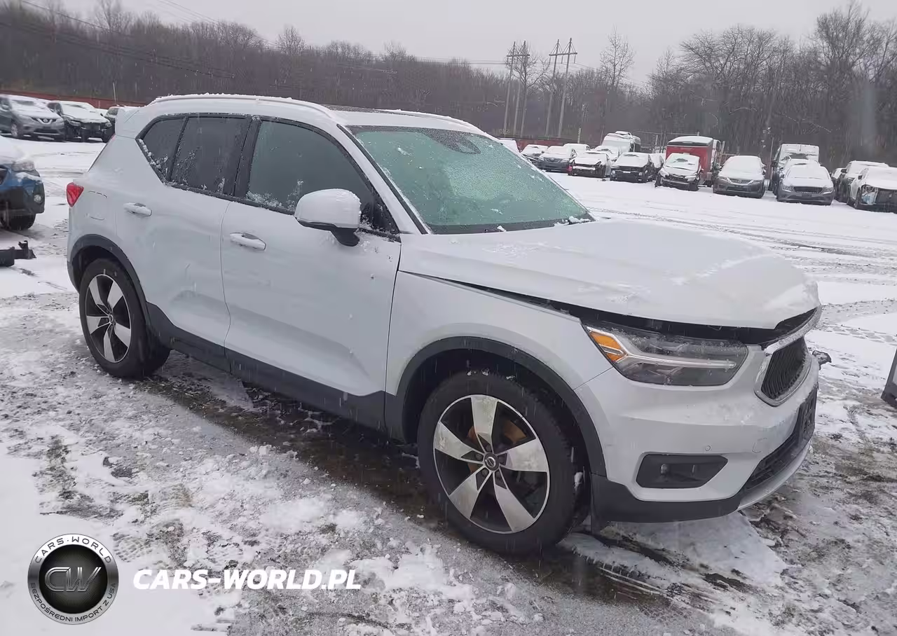 2021 Volvo Xc40 T5 Momentum