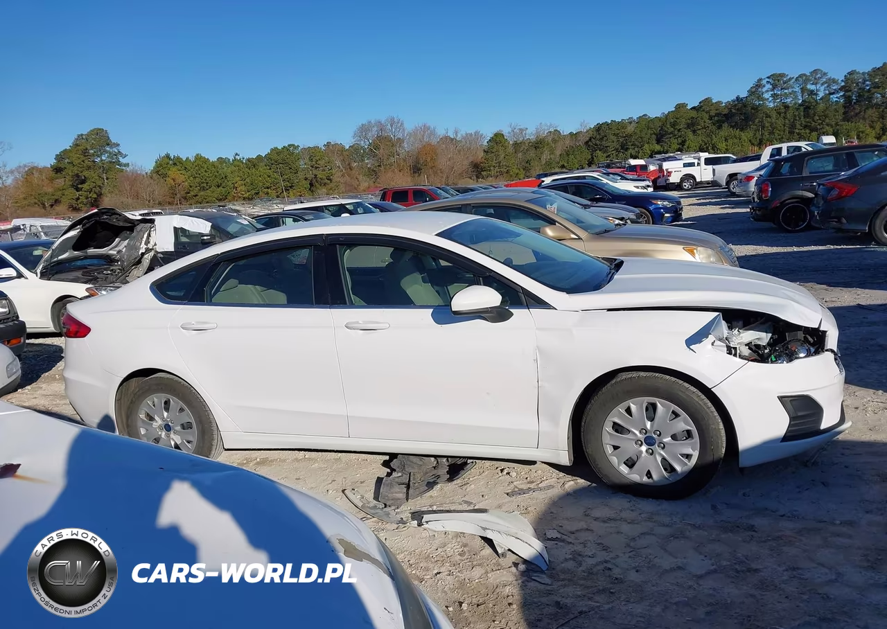 2019 Ford Fusion S VIN:3FA6P0G77KR159700 - 13