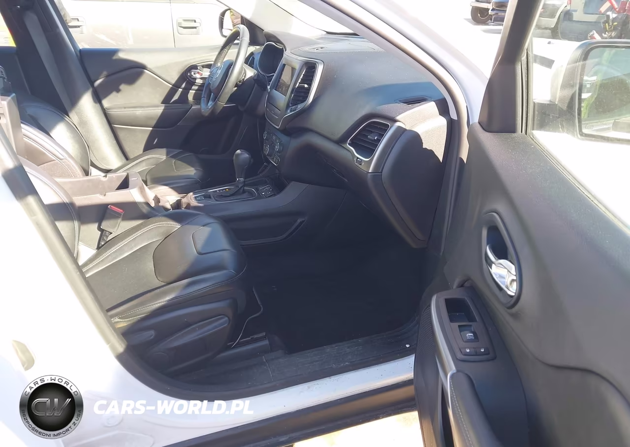 2019 Jeep Cherokee Latitude Plus Fwd VIN:1C4PJLLN4KD147602 - 5