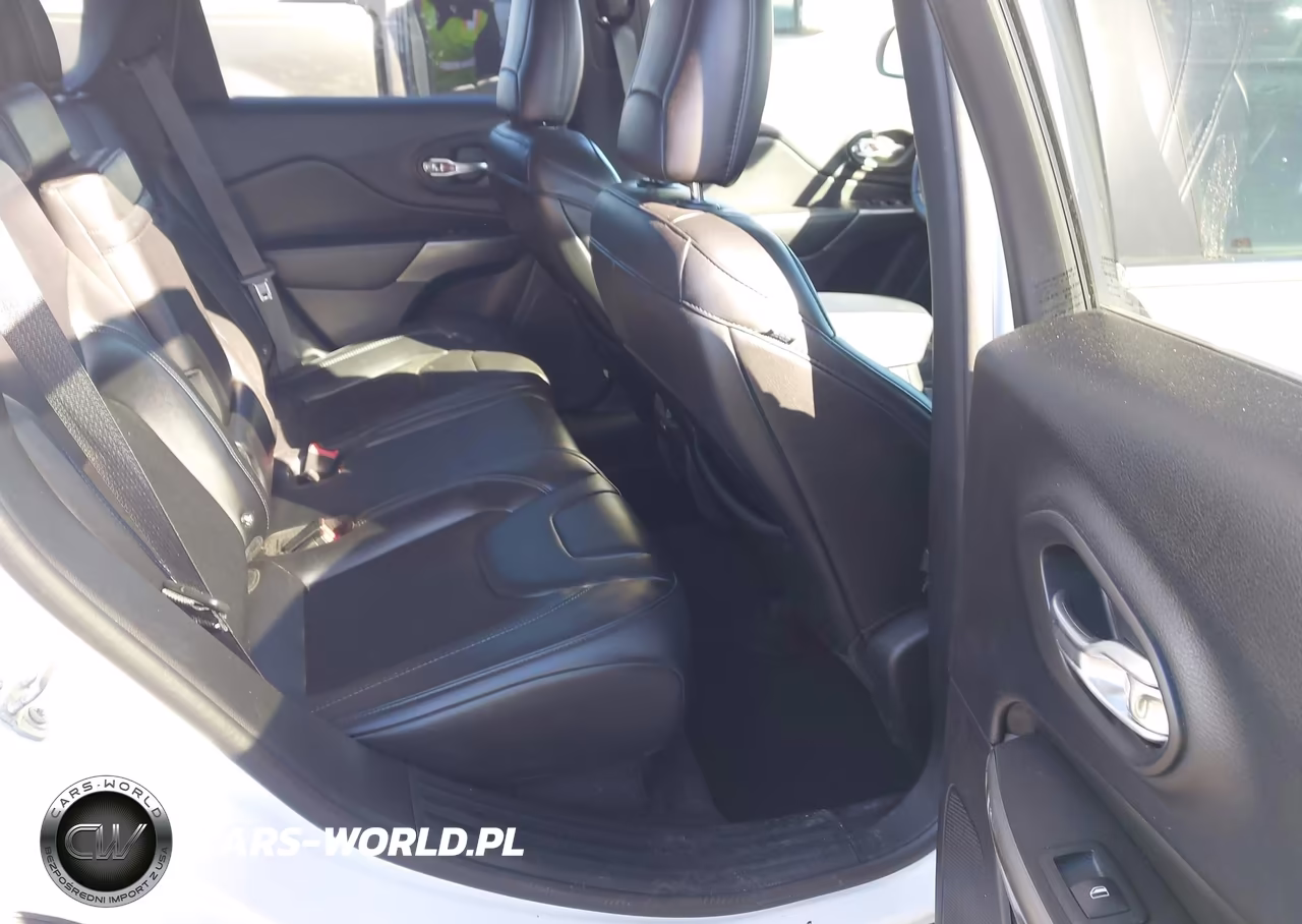 2019 Jeep Cherokee Latitude Plus Fwd VIN:1C4PJLLN4KD147602 - 8