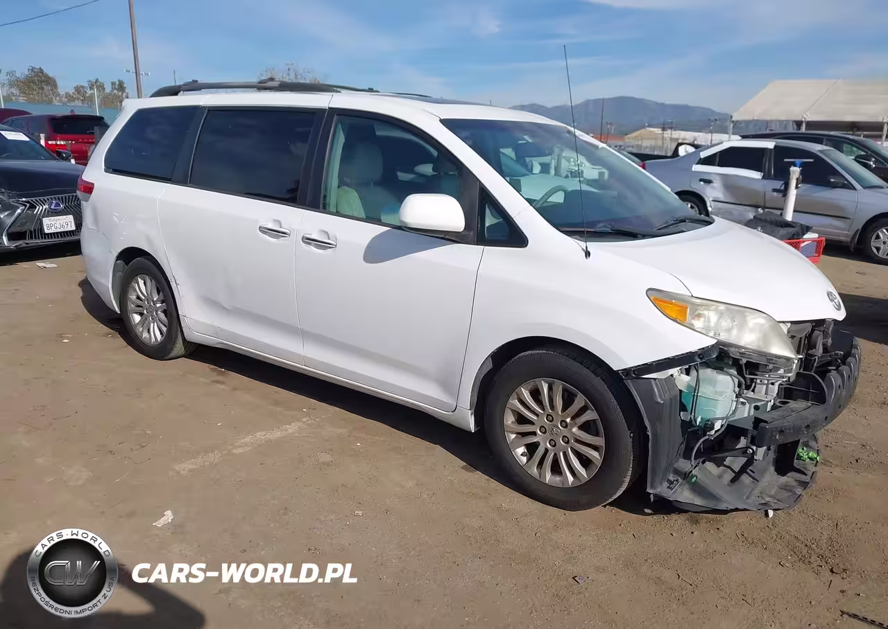 2013 Toyota Sienna Xle V6 8 Passenger