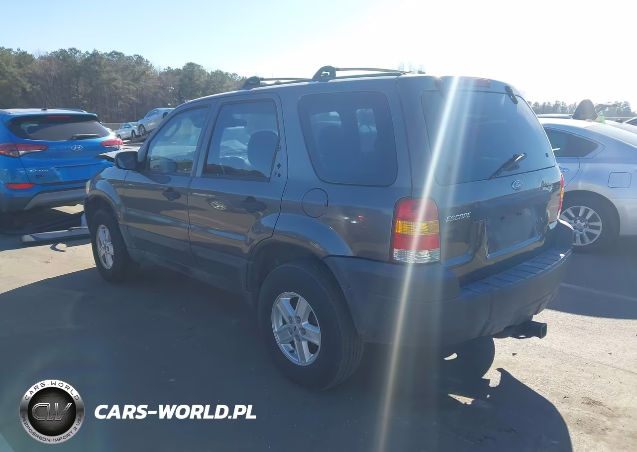 2005 Ford Escape Xls VIN:1FMYU92Z85KA84745 - 3