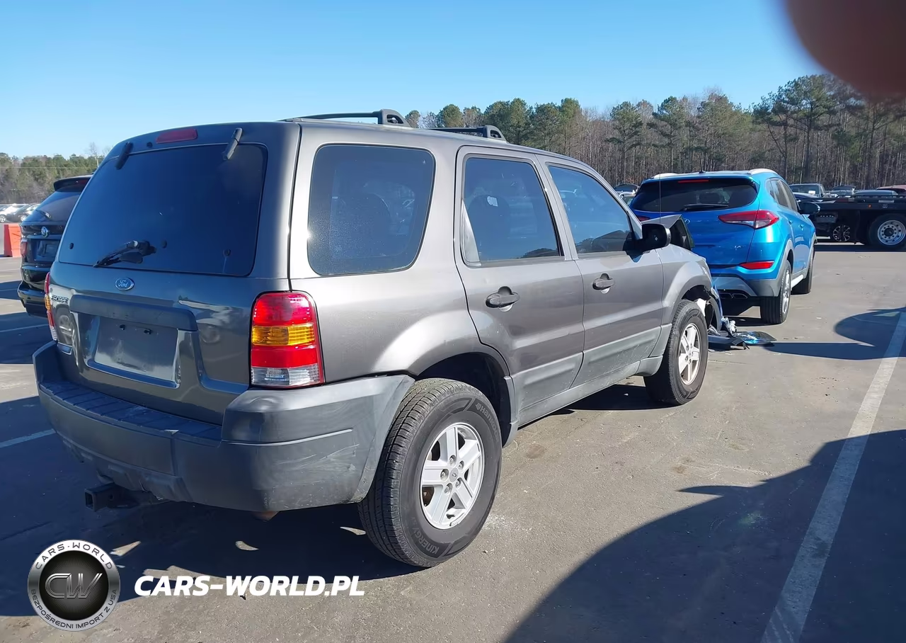 2005 Ford Escape Xls VIN:1FMYU92Z85KA84745 - 4