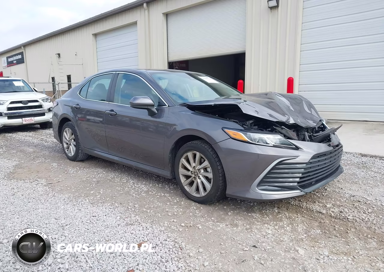 2023 Toyota Camry Le – zdjęcie 1 z 16