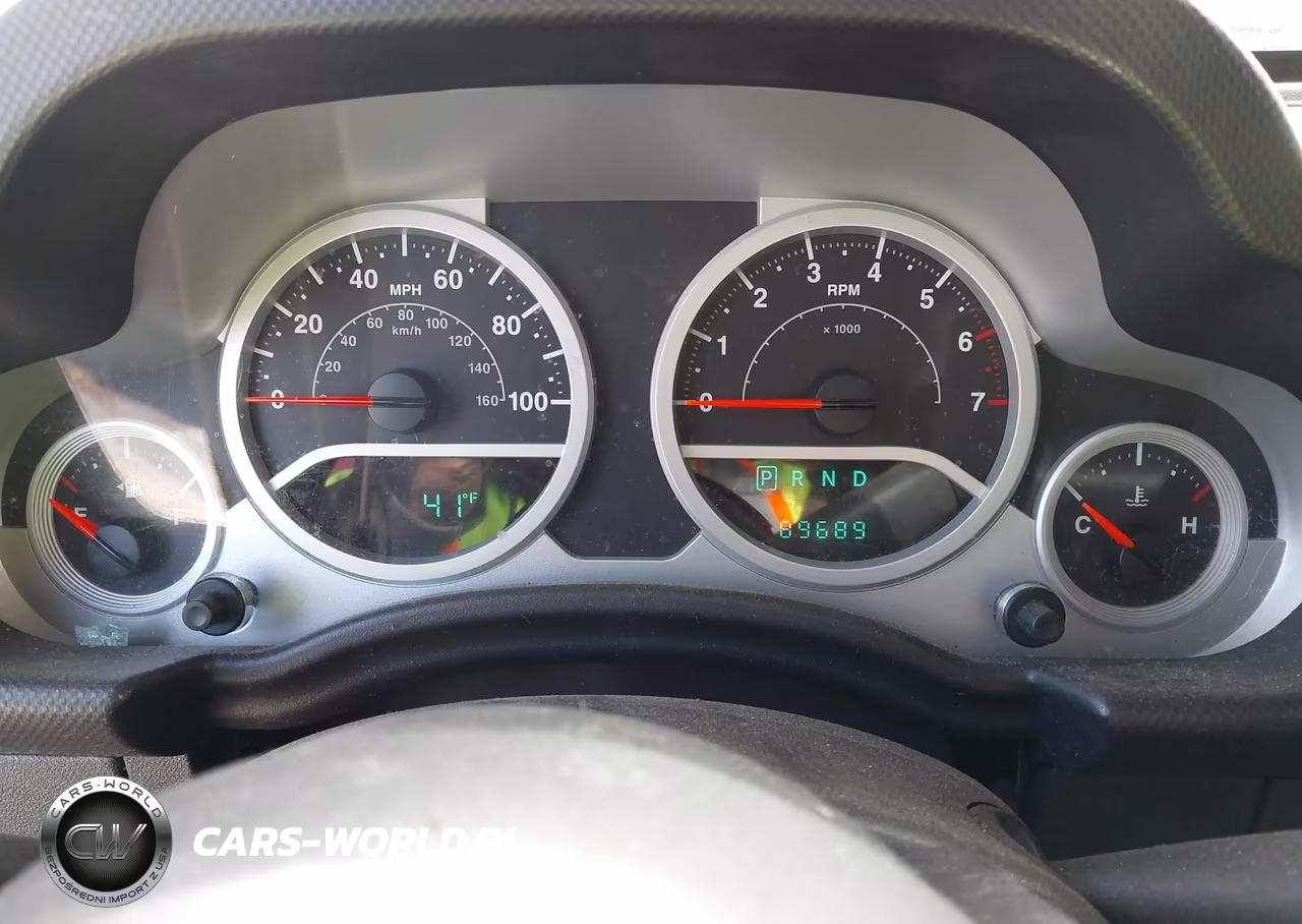 2010 Jeep Wrangler Unlimited Sport VIN:1J4BA3H11AL101448 - 7