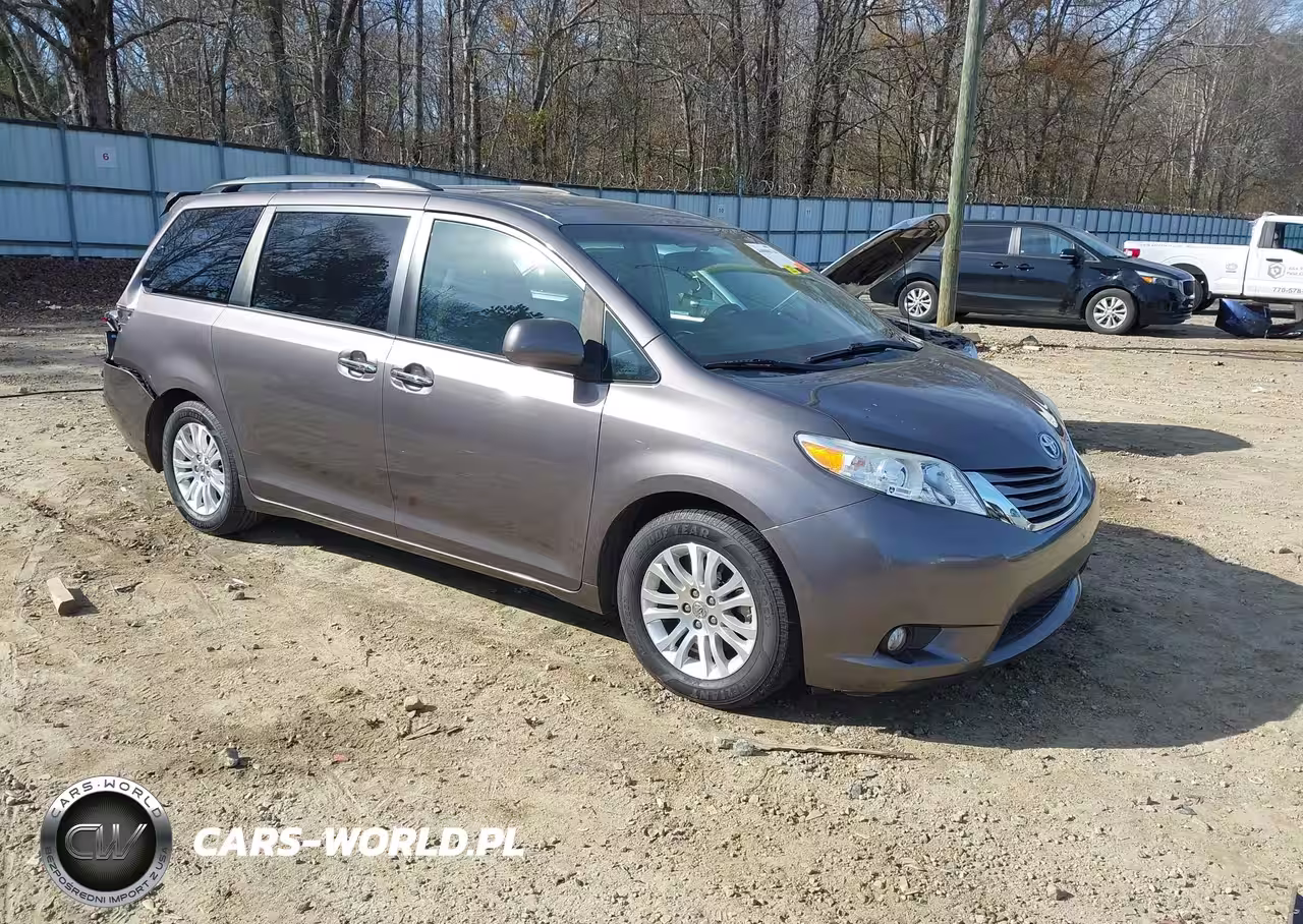 2016 Toyota Sienna Xle 8 Passenger