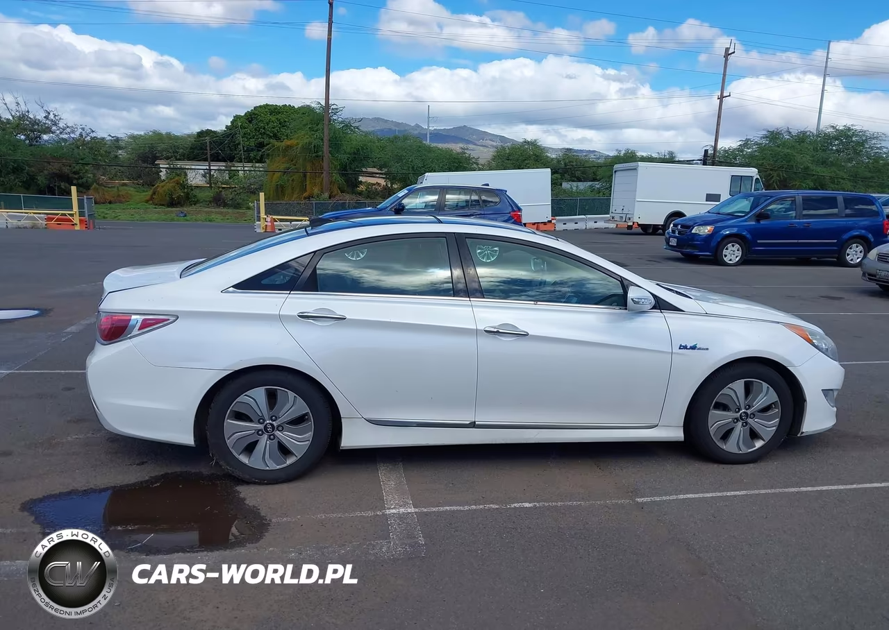 2015 Hyundai Sonata Hybrid Limited VIN:KMHEC4A42FA136392 - 13