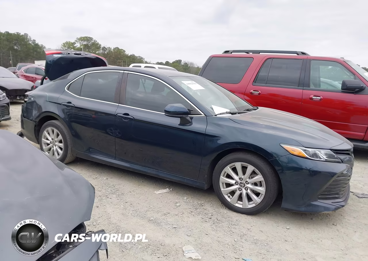 2020 Toyota Camry Le VIN:4T1C11AK9LU984581 - 13