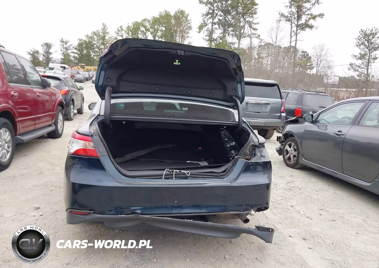 2020 Toyota Camry Le VIN:4T1C11AK9LU984581 - 16